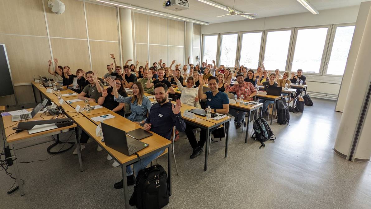 [Translate to Rätoromanisch:] Zum ersten Mal startet eine Gruppe ins Masterstudium User Experience Design & Data Visualization.