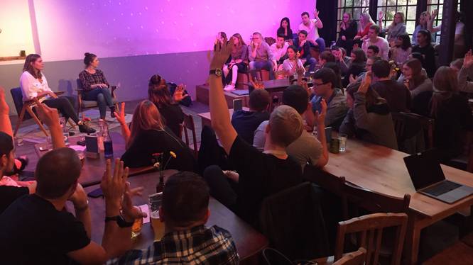 Studierende in der Werkstatt Studierende in der Werkstatt