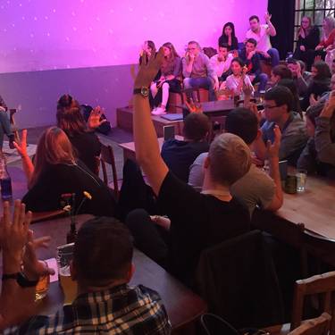 Studierende in der Werkstatt