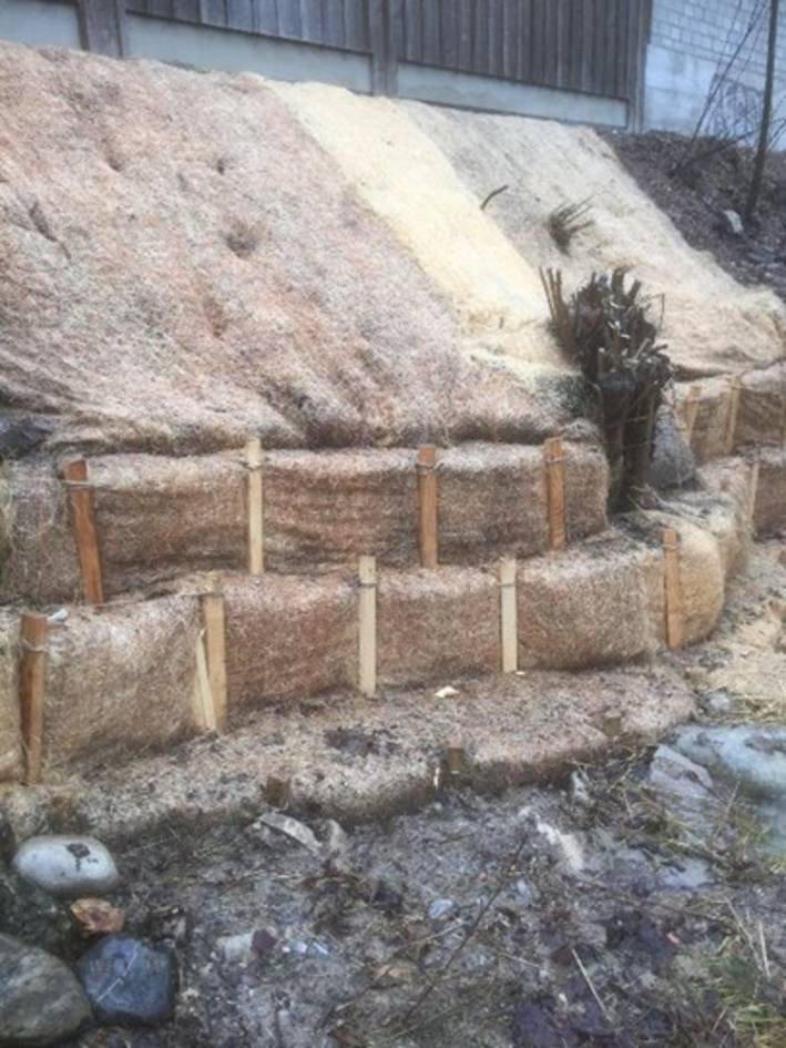 Hang- und Ufersicherung mit Holzwolle-Vliesen und Faschinen