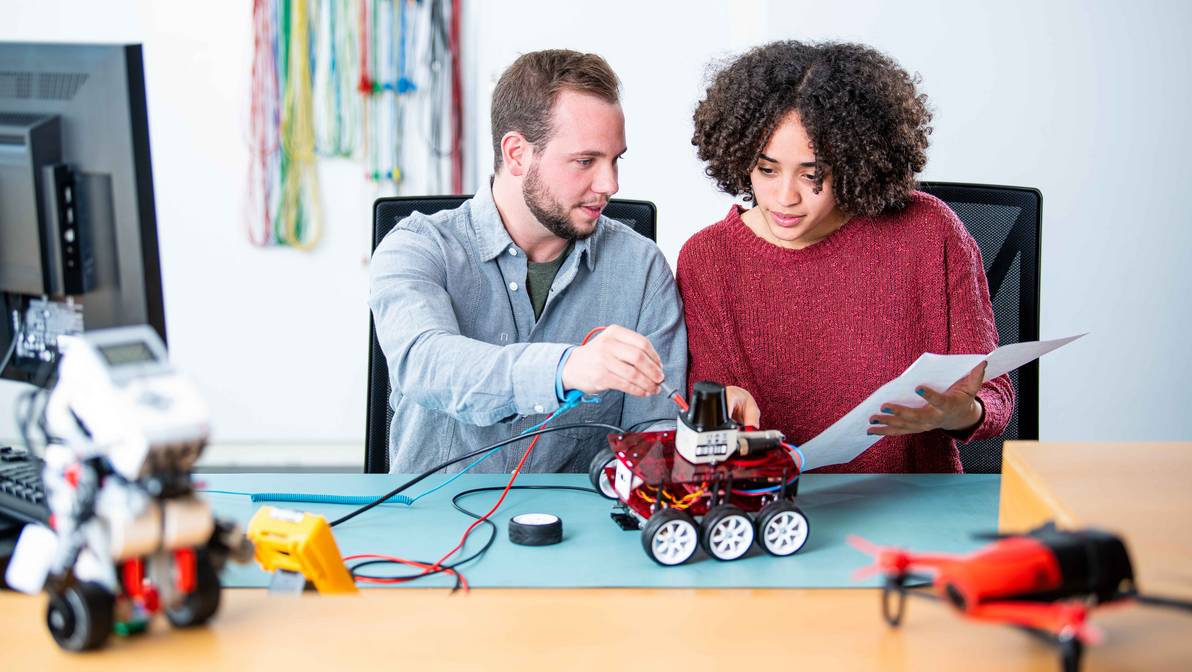 Die Fachhochschule Graubünden bietet ab Herbstsemester 2020 die schweizweit einzigartige Bachelorstudienrichtung Mobile Robotics an. 