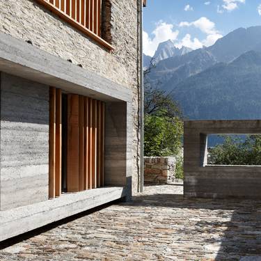 Das ORIGEN Wintertheater ist ein altes Gebäude mit erneuerter Tribüne.