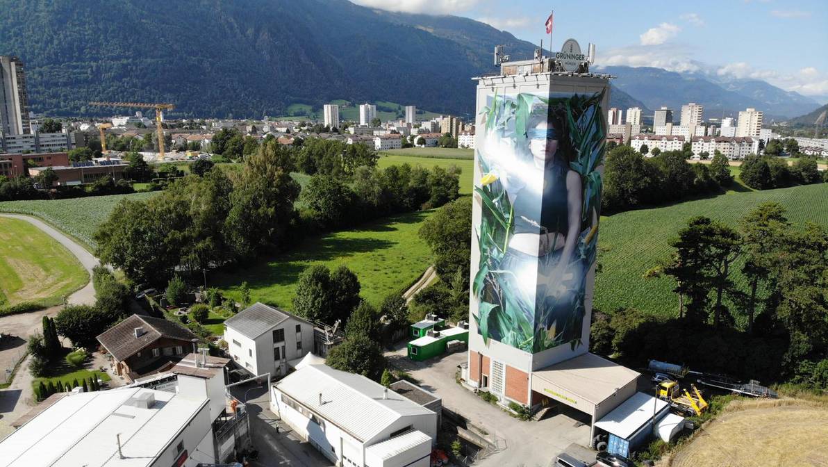 Wo früher Milch nur produziert wurde, entsteht heute, im Energiepark Grischa, erneuerbare Energie. Dies im Rahmen eines Projekts gemeinsam mit der Fachhochschule Graubünden.