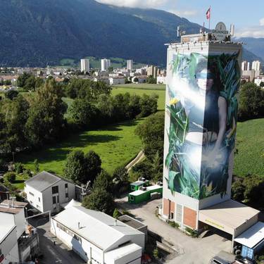 Wo früher Milch nur produziert wurde, entsteht heute, im Energiepark Grischa, erneuerbare Energie. Dies im Rahmen eines Projekts gemeinsam mit der Fachhochschule Graubünden.
