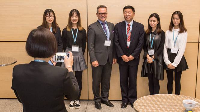 Wissensplatz 你好在库尔 – Allegra a Cuira!