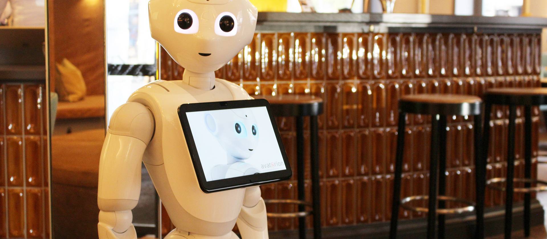 Roboter Pepper in der Hotellobby