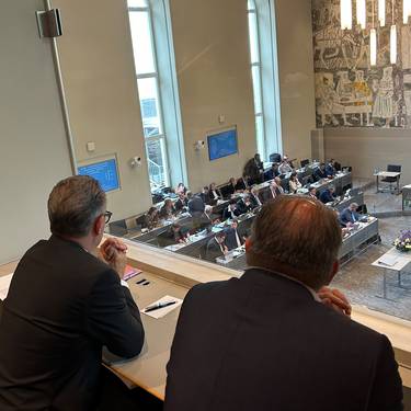 Jürg Kessler e Gian Paolo Curcio nella tribuna del Gran Consiglio durante la sessione di giugno 2024.