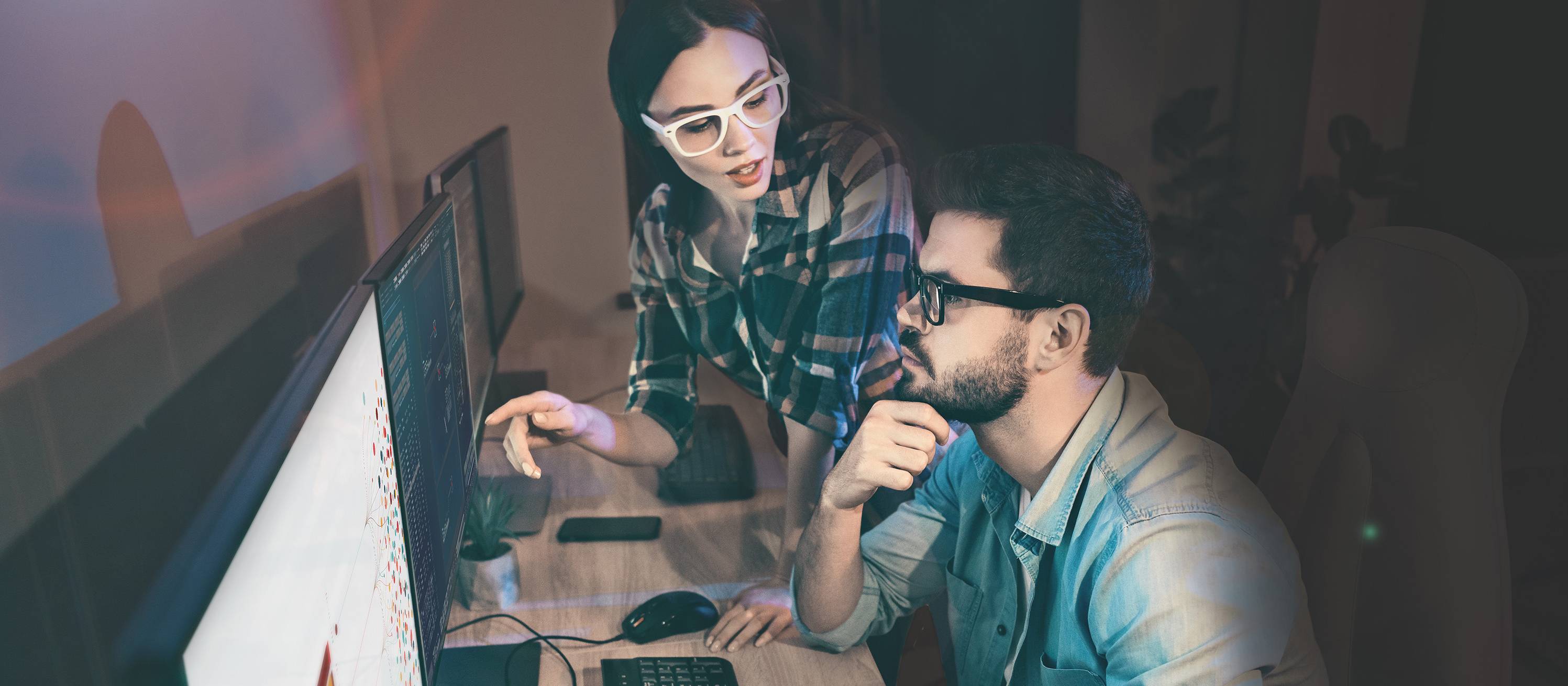 Im Computational and Data Science Studium tauschen sich Studierende aus.