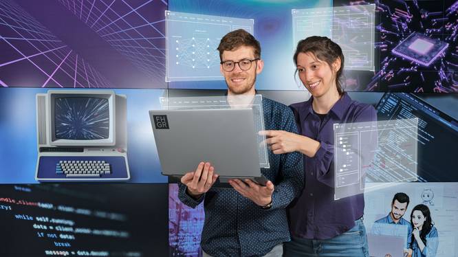 Bachelorstudium Artificial Intelligence in Software Engineering: Zwei Studierende programmieren Software am Laptop