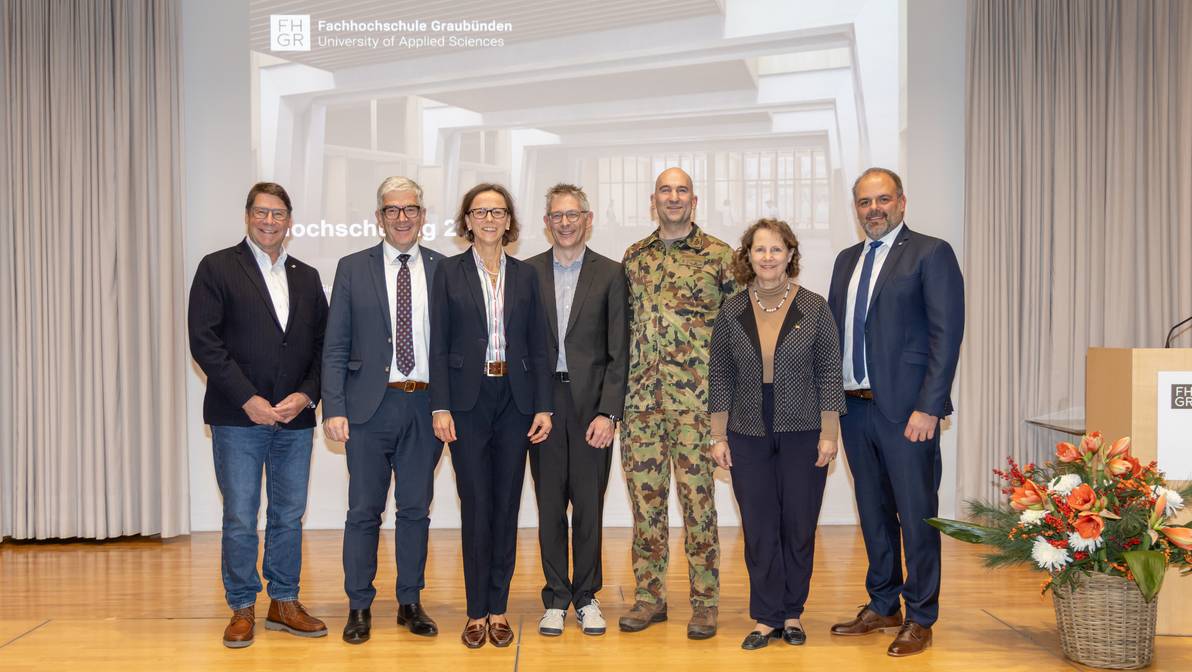 Am 5. Hochschultag präsentierte die FH Graubünden technologische Innovationen und bot Anlass für eine angeregte Diskussion über die Bedeutung der Fachhochschule für die Innovationskraft des Kantons.