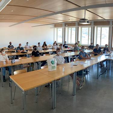 Zum ersten Mal nehmen angehende Mobile-Robotics-Ingenieurinnen und -Ingenieure ihr Studium an der Fachhochschule Graubünden in Angriff.