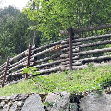 Steinschlagbarrieren aus Holz