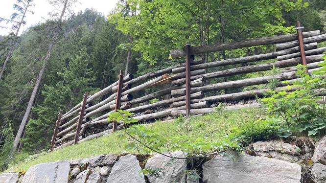 Steinschlagbarrieren aus Holz