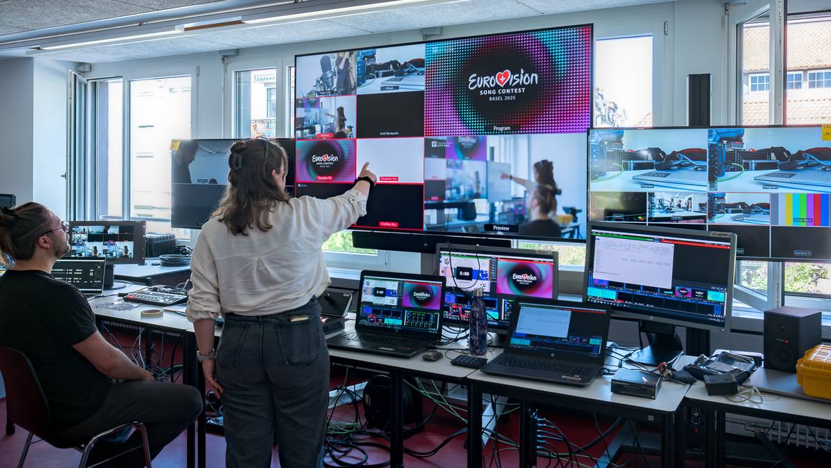 Die FHGR-Studierenden bereiten sich auf die mediale Umsetzung der Eurovision Song Contest Eröffnungsfeier vor.