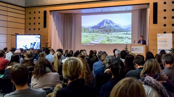 Aula FH Graubünden Wissensplatz 10 Jahre Tourismus Trendforum