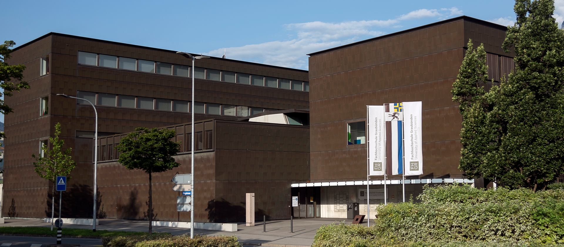 Masterabsolventinnen und -absolventen der Fachhochschule Graubünden haben künftig die Möglichkeit, ein Doktorat in Wirtschaft an der Universität Zürich zu absolvieren.