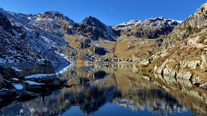 See mit Bergen im Kanton Graubünden - studieren, wo andere Ferien machen.