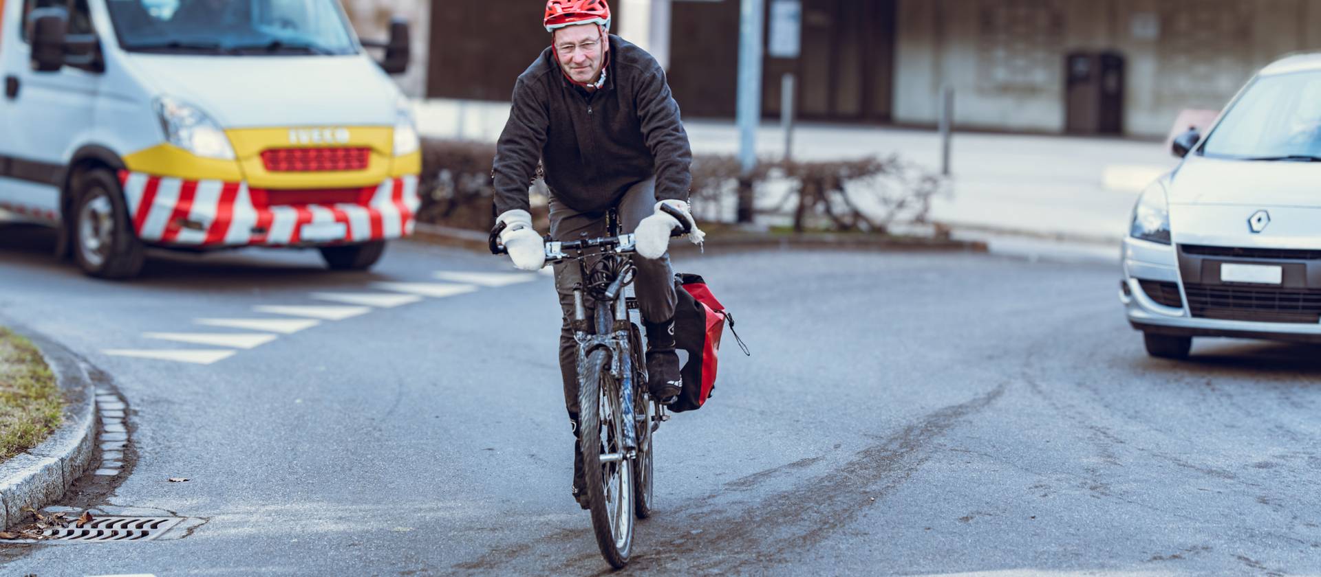 Arbeitsweg als Forschungsinput: Ein Blick in die vielen, nicht vollständig besetzten Autos lässt Ulrich Hauser-Ehninger über ungenutztes Potenzial in der Mobilität nachdenken.