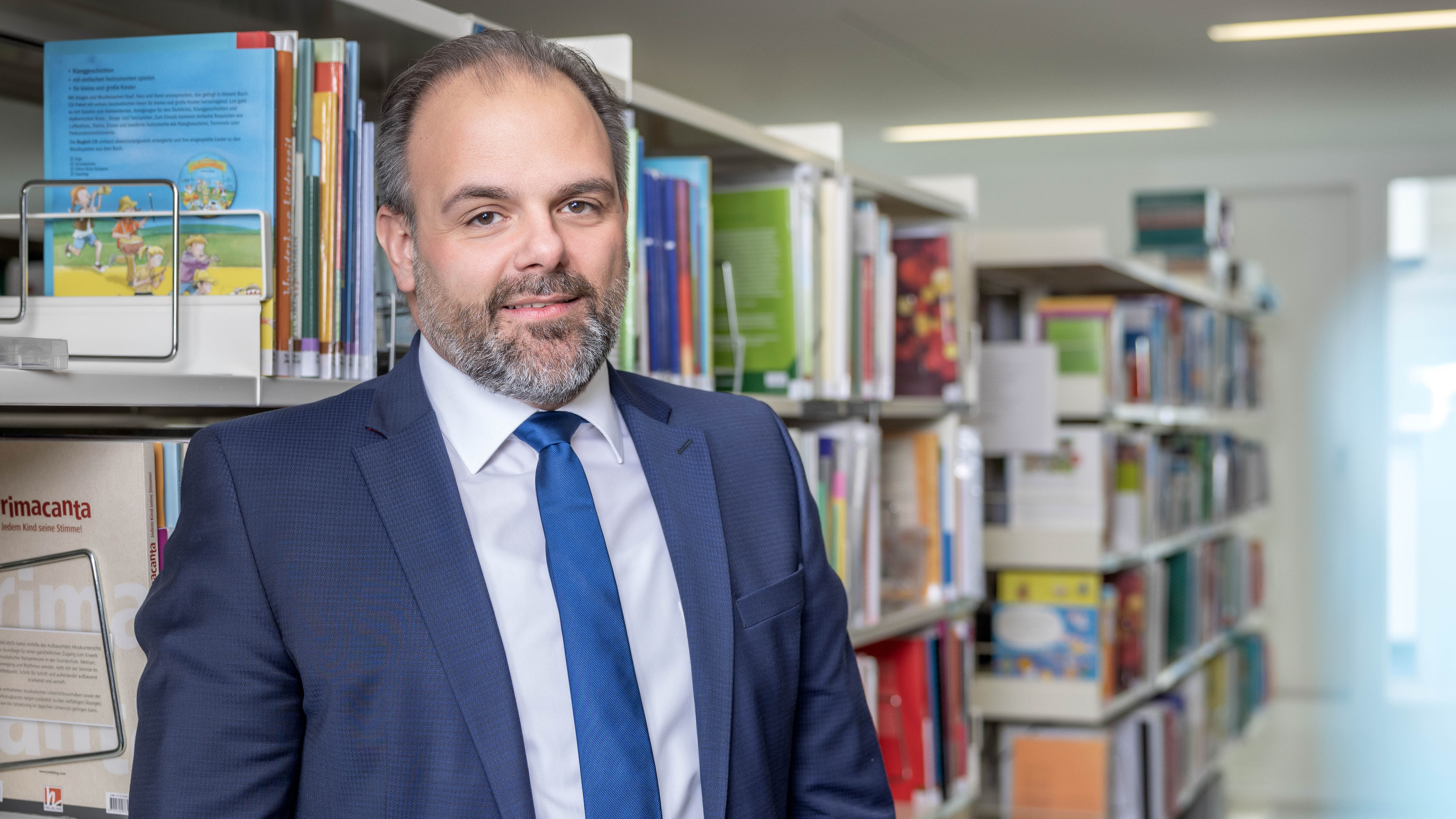 Für Rektor Gian-Paolo Curcio liegt die Verantwortung der Hochschulen im Generieren und Weitergeben von Wissen – auch im Umgang mit Künstlicher Intelligenz.